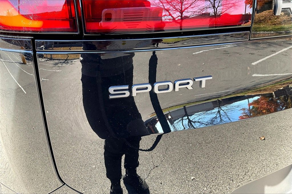 Used 2025 Land Rover Range Rover Sport image 23