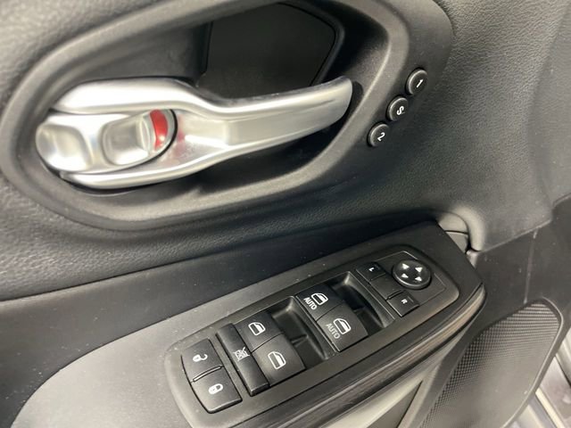 Used 2015 Jeep Cherokee Trailhawk w/ Comfort/Convenience Group image 13