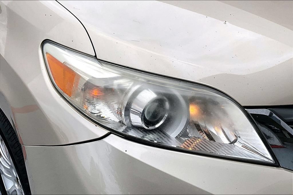 Used 2013 Toyota Sienna XLE FWD image 32