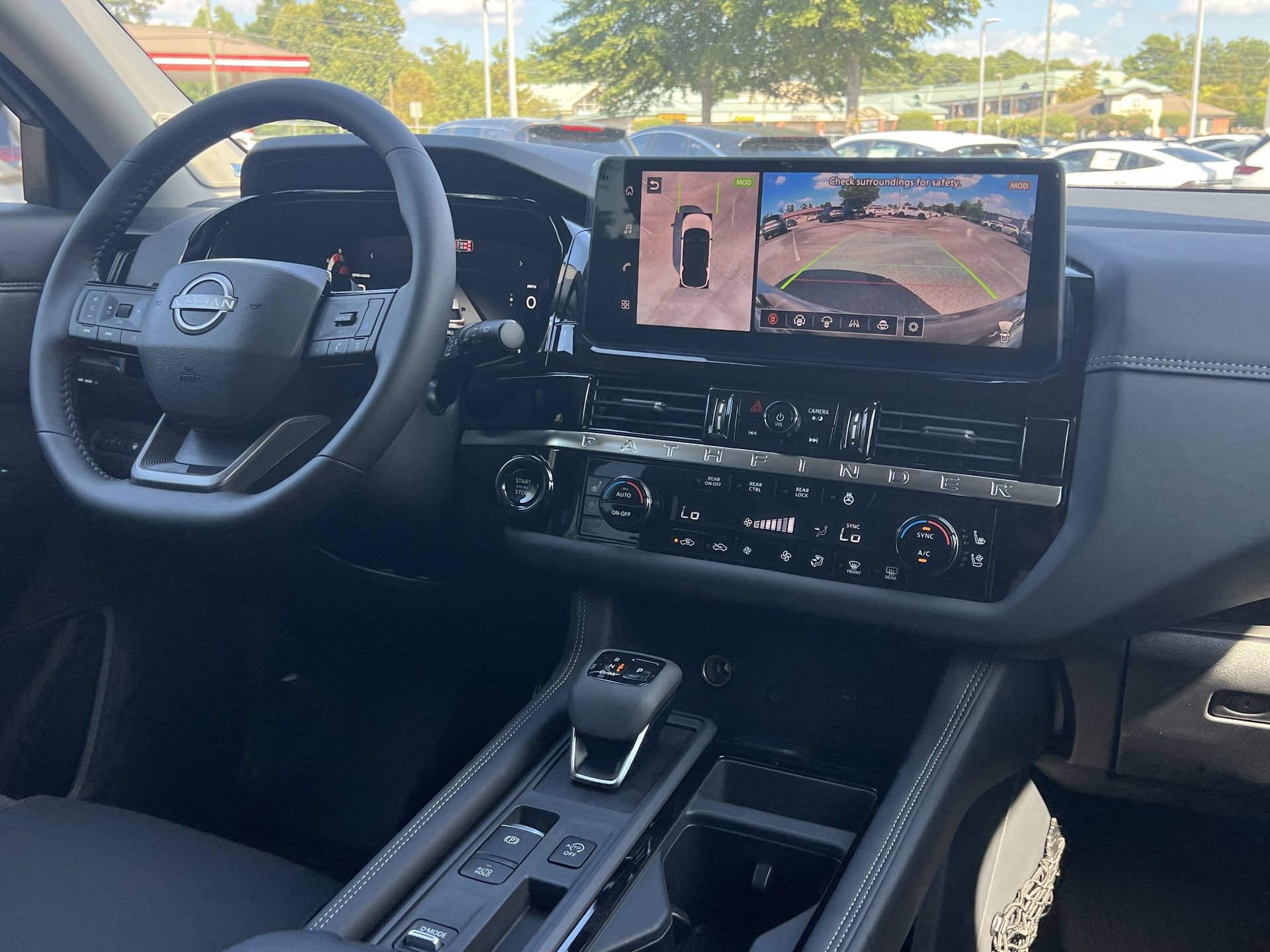 New 2026 Nissan Pathfinder Platinum FWD image 3
