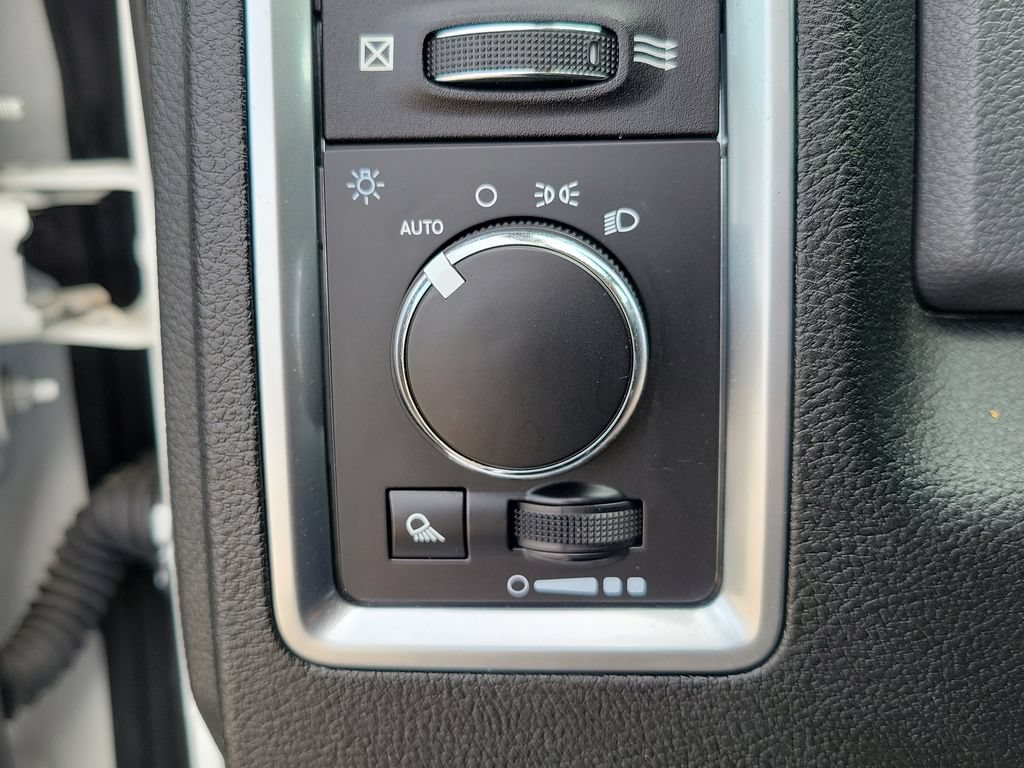 Used 2020 RAM 1500 Classic SLT AWD/4WD image 13