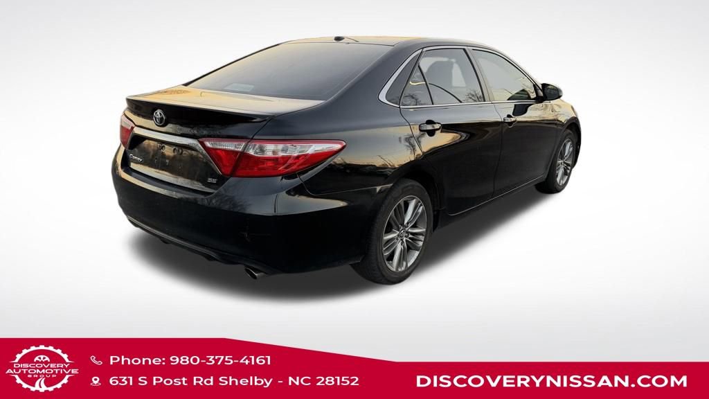 Used 2017 Toyota Camry SE image 3