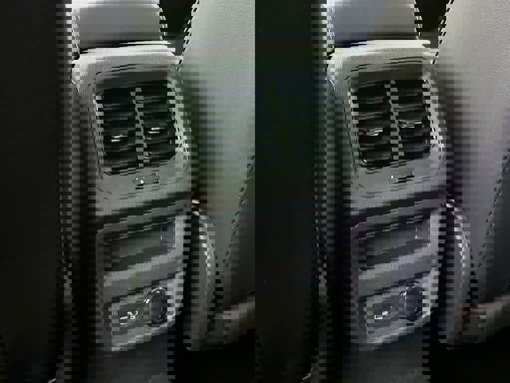 Used 2024 Volkswagen Tiguan SE R-Line image 13