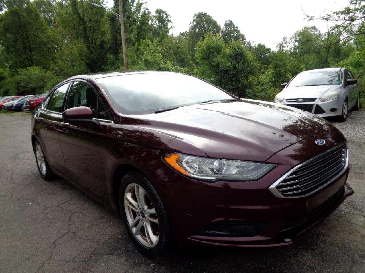 Used 2018 Ford Fusion SE w/ Fusion SE Technology Package image 3