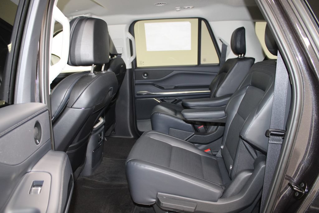 New 2027 Lincoln Navigator L Premier RWD image 26
