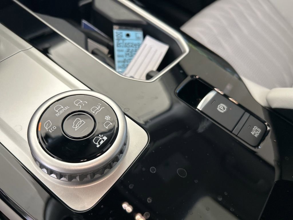 New 2025 Mitsubishi Outlander SEL image 9