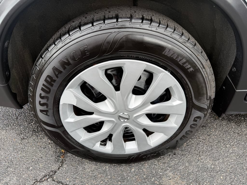 Used 2020 Nissan Rogue S FWD image 27