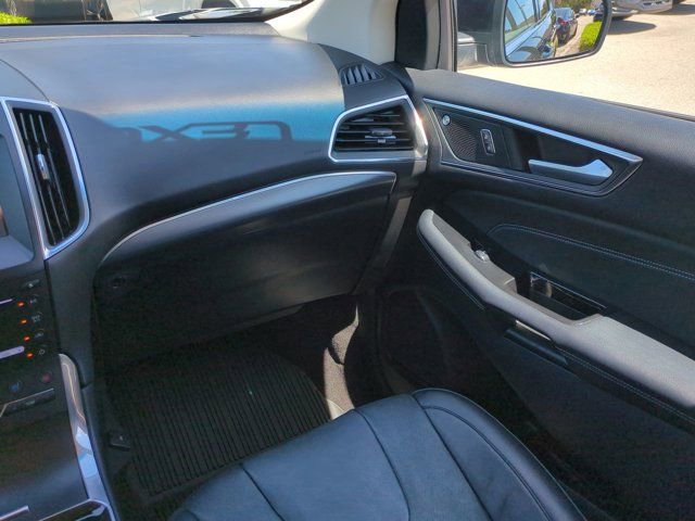 Used 2019 Ford Edge Titanium w/ Equipment Group 301A AWD/4WD image 15