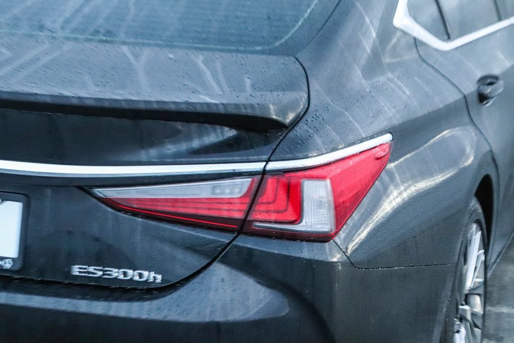 Used 2025 Lexus ES 300h w/ Luxury Package FWD image 10