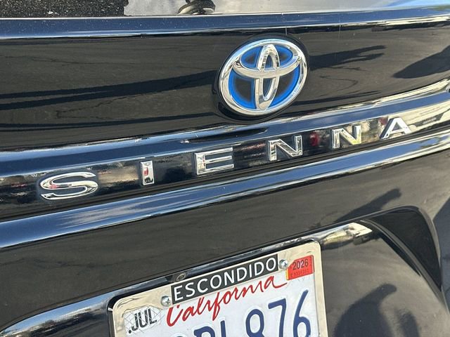Used 2022 Toyota Sienna Platinum image 32