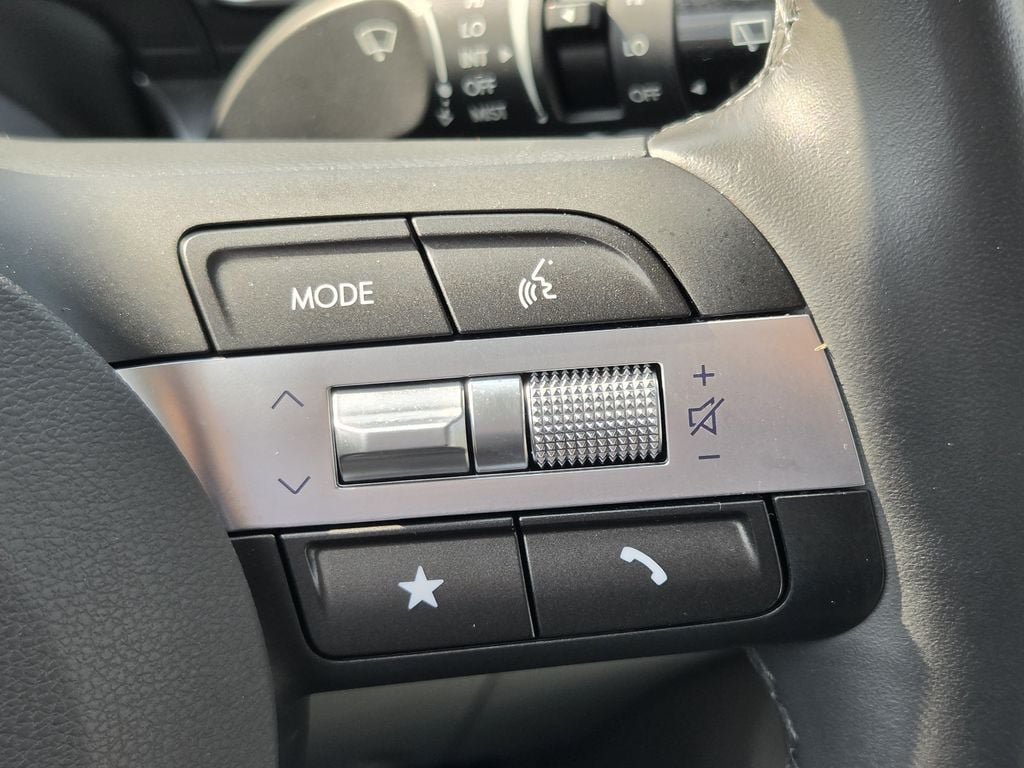 Used 2025 Hyundai Kona SEL FWD image 22