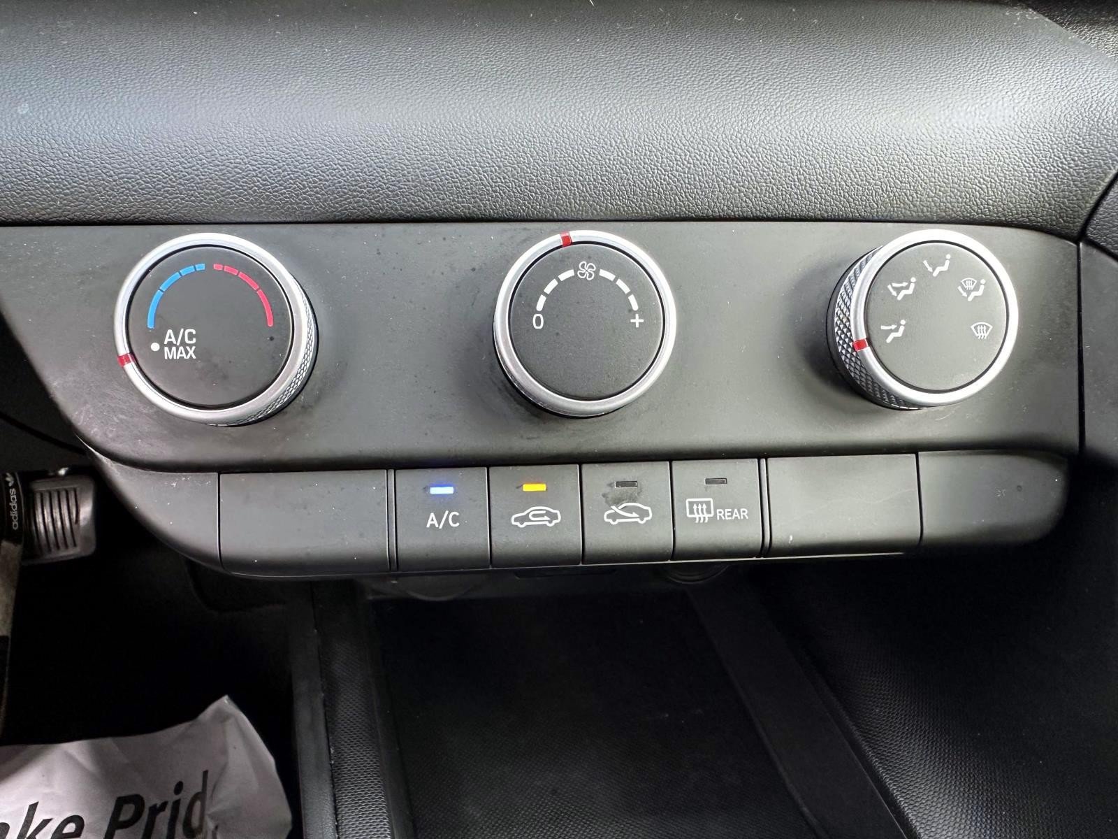 Used 2023 Hyundai Elantra SE FWD image 22