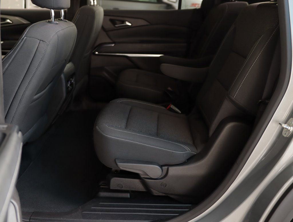 Used 2025 Chevrolet Traverse LT image 27