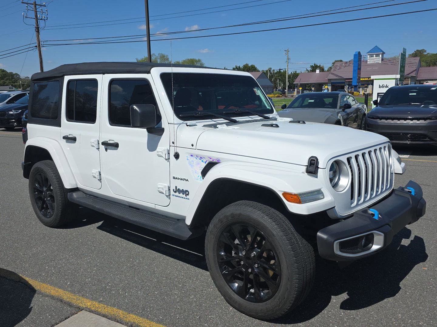 Used 2023 Jeep Wrangler Unlimited Sahara w/ Cold Weather Group AWD/4WD image 14