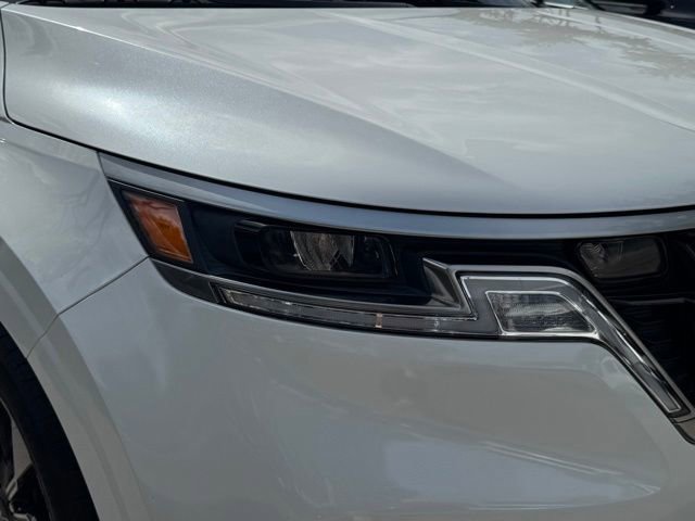 Used 2024 Kia Carnival EX FWD image 9