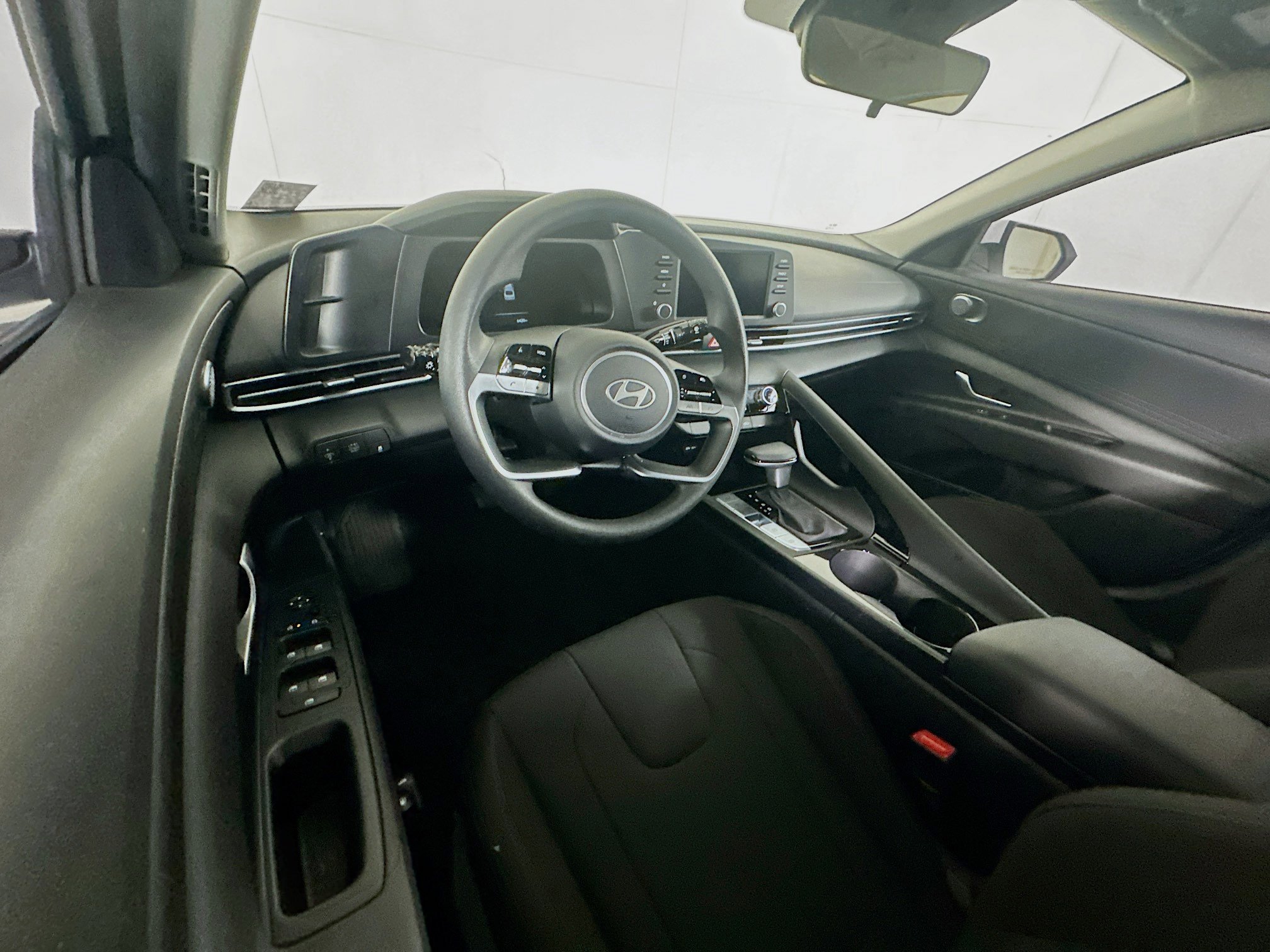 Used 2025 Hyundai Elantra Blue image 18