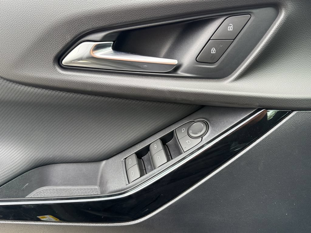 New 2027 Chevrolet Equinox LT w/ Convenience Package II FWD image 11