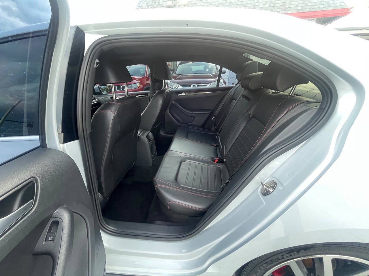 Used 2018 Volkswagen Jetta GLI FWD image 4