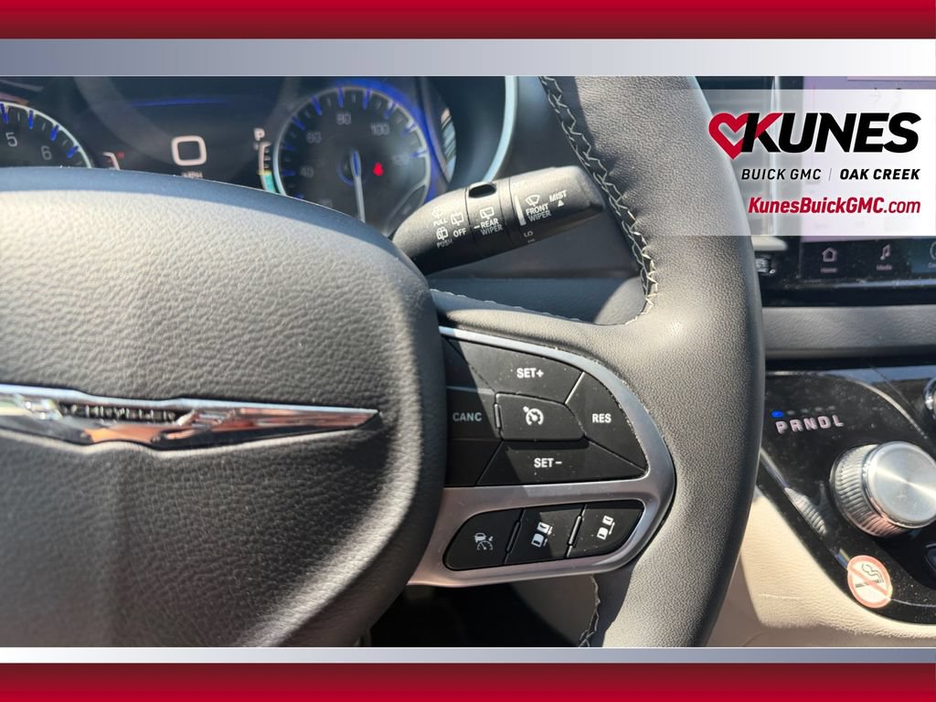 Used 2024 Chrysler Pacifica Touring-L FWD image 18
