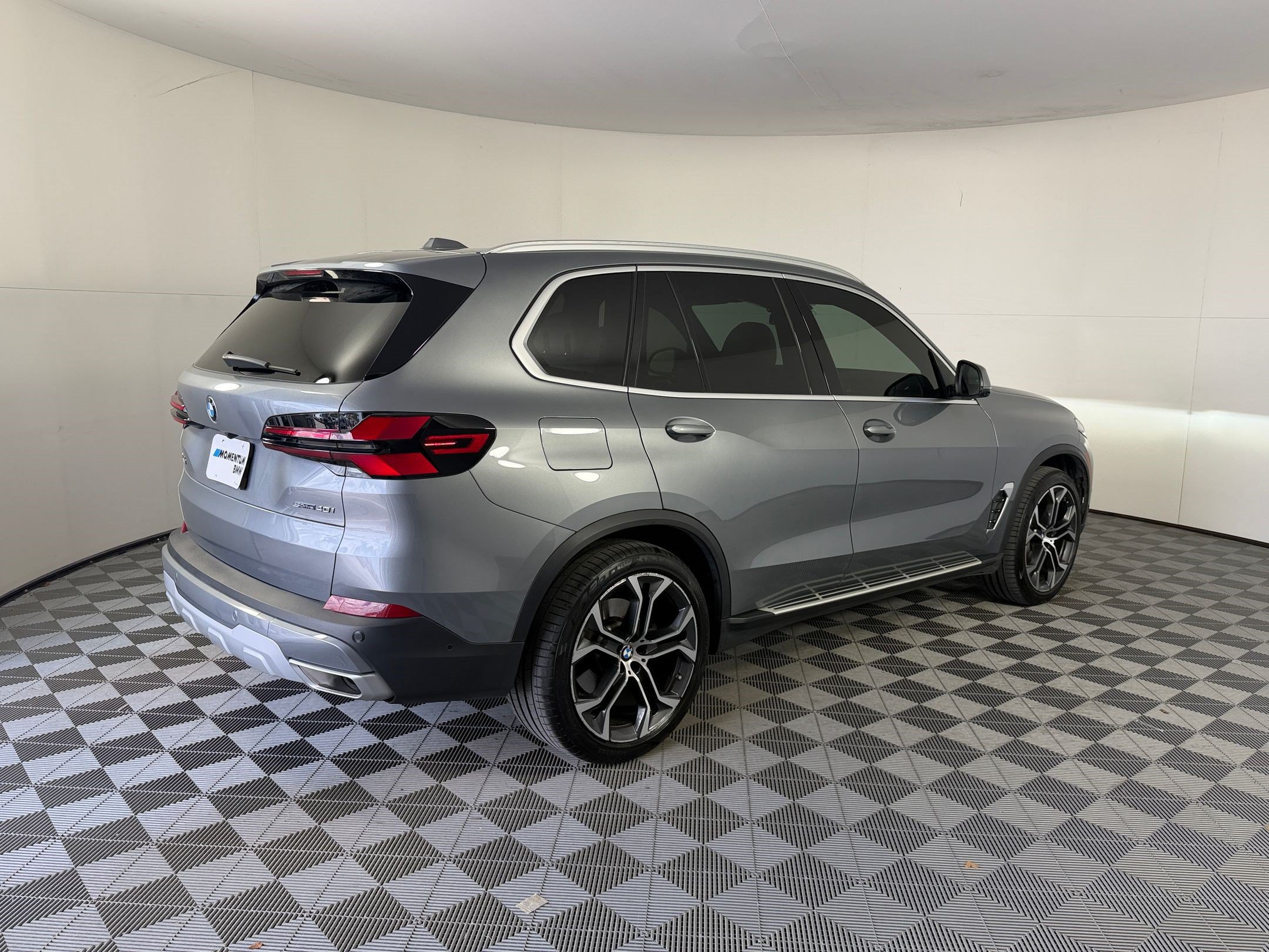 Used 2024 BMW X5 sDrive40i w/ Premium Package RWD image 9