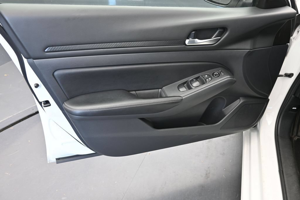 Used 2025 Nissan Altima 2.5 SV FWD image 16