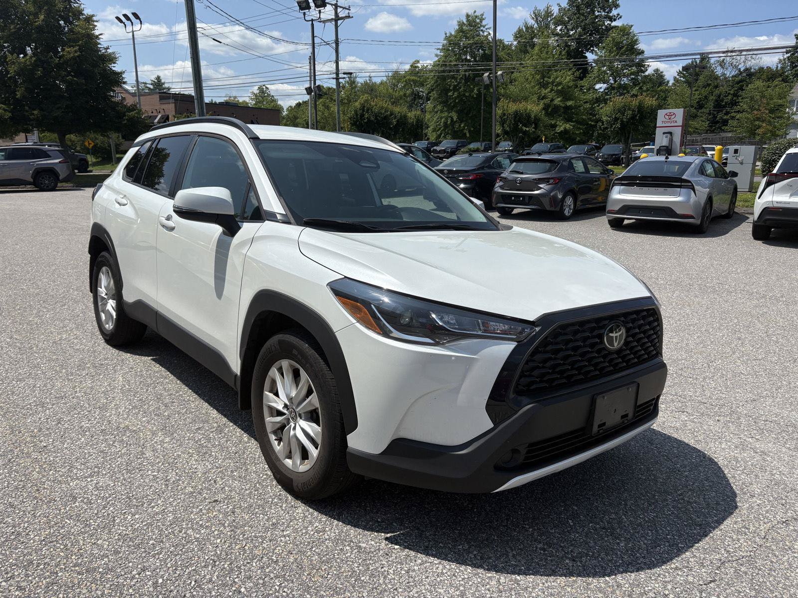 Used 2023 Toyota Corolla Cross LE AWD/4WD image 1