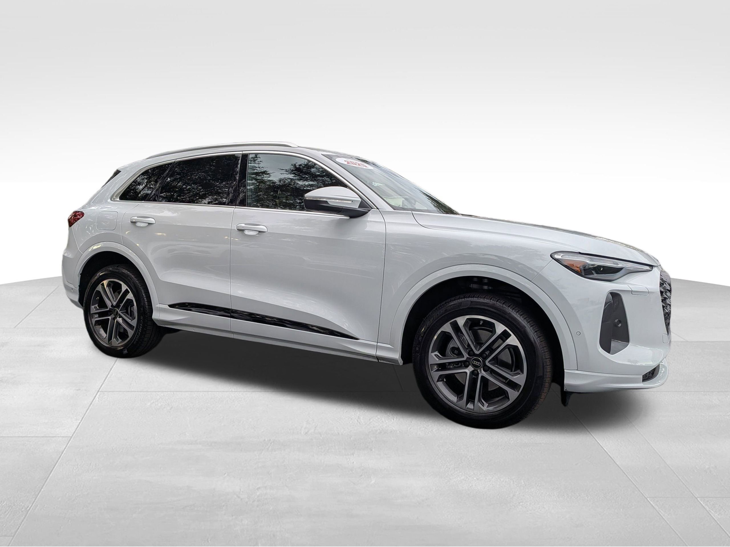 Used 2025 Audi Q5 Premium Plus w/ Premium Plus image 1