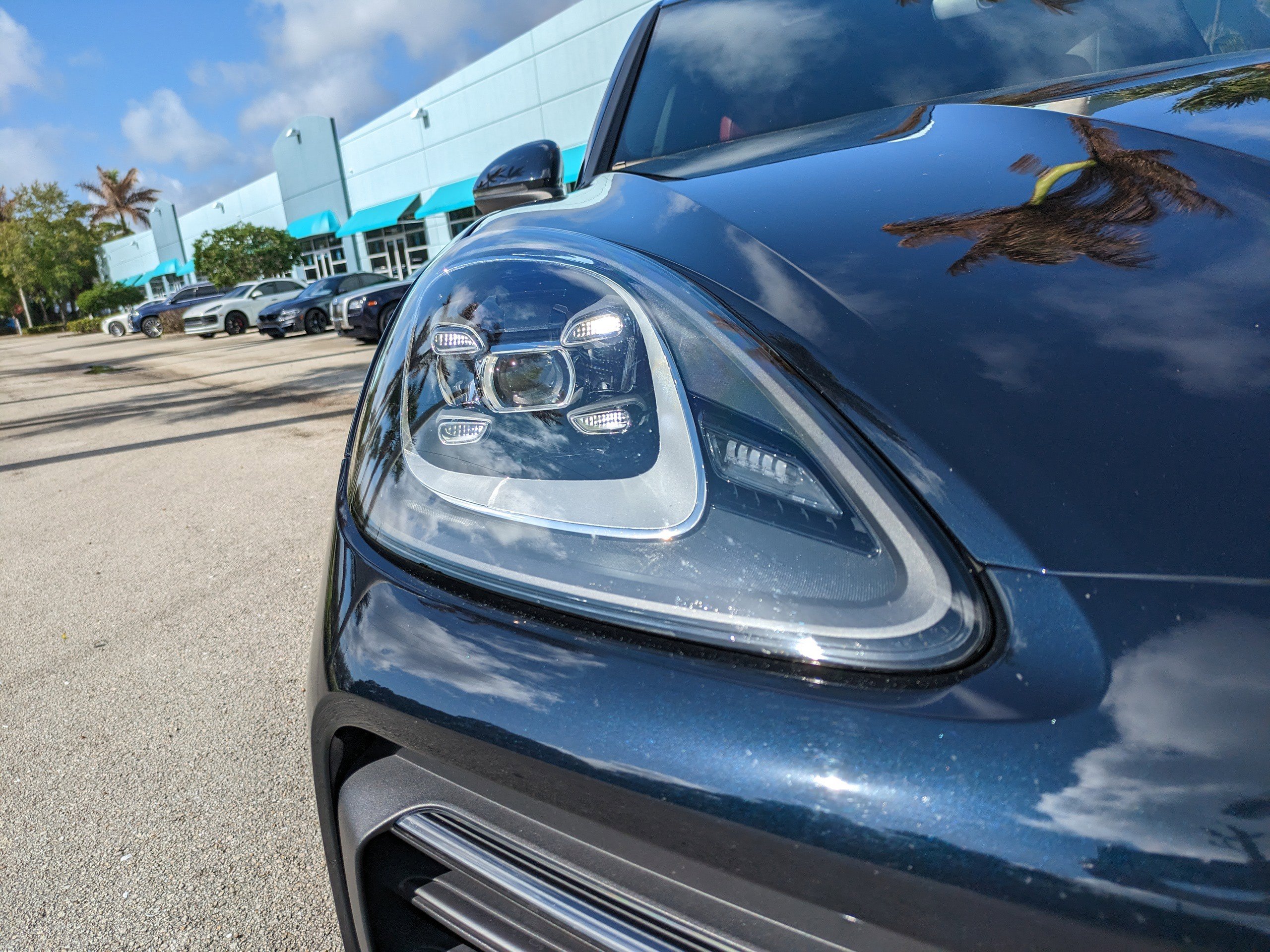 Used 2023 Porsche Cayenne Platinum Edition image 9