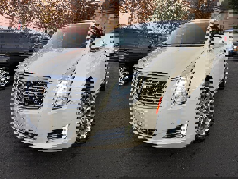 Used 2013 Cadillac XTS Premium image 1