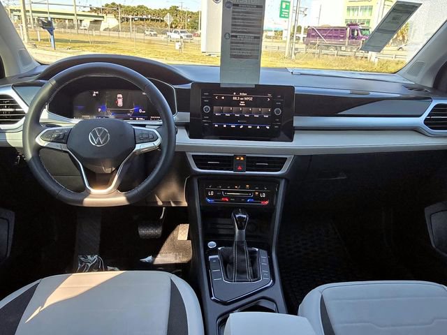 New 2025 Volkswagen Taos SE image 14