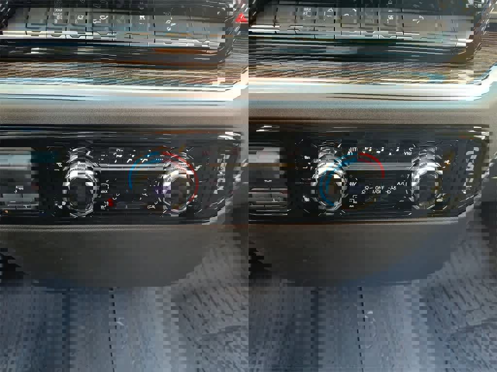 Used 2025 GMC Sierra 3500 SLE w/ SLE Value Package image 19