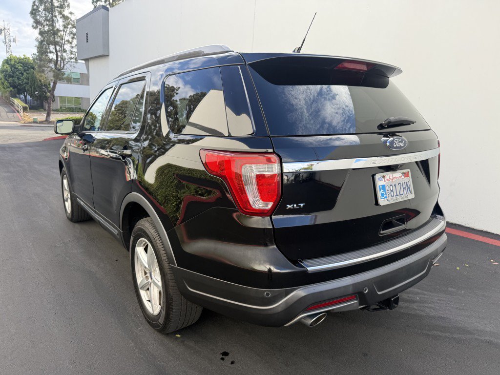 Used 2018 Ford Explorer XLT w/ Equipment Group 201A FWD image 4