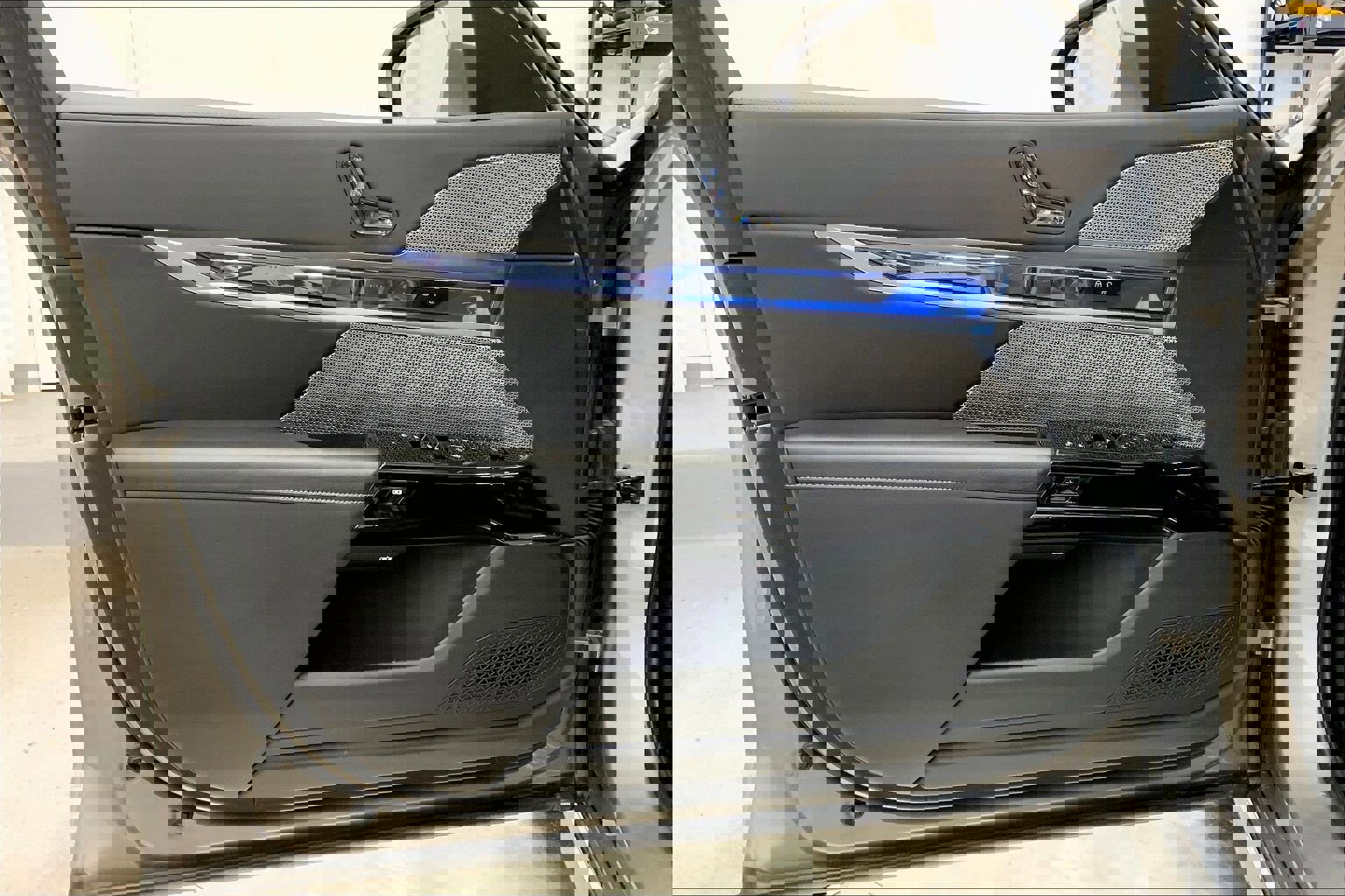 Used 2024 BMW i7 eDrive50 image 26