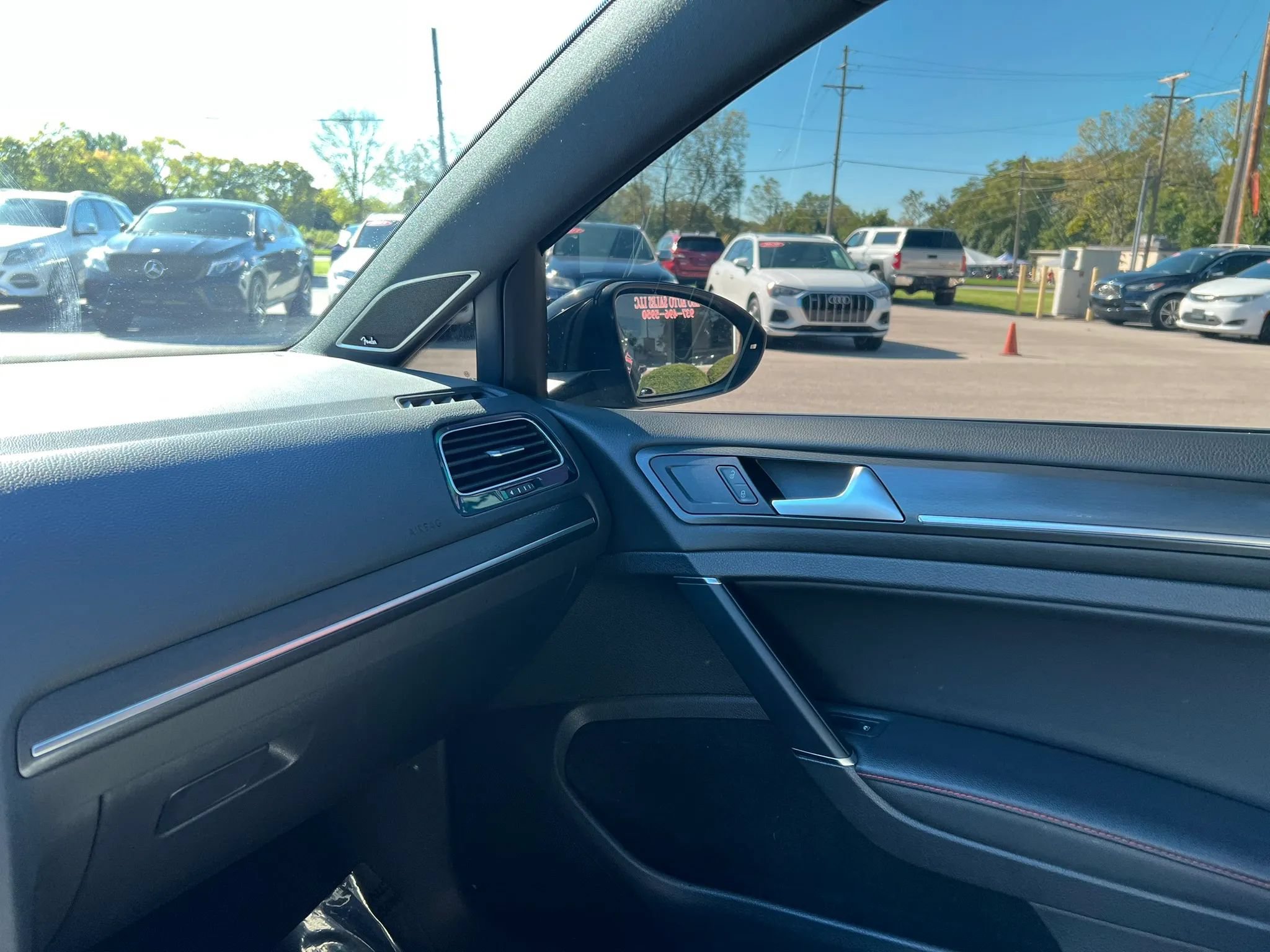 Used 2019 Volkswagen GTI SE FWD image 19