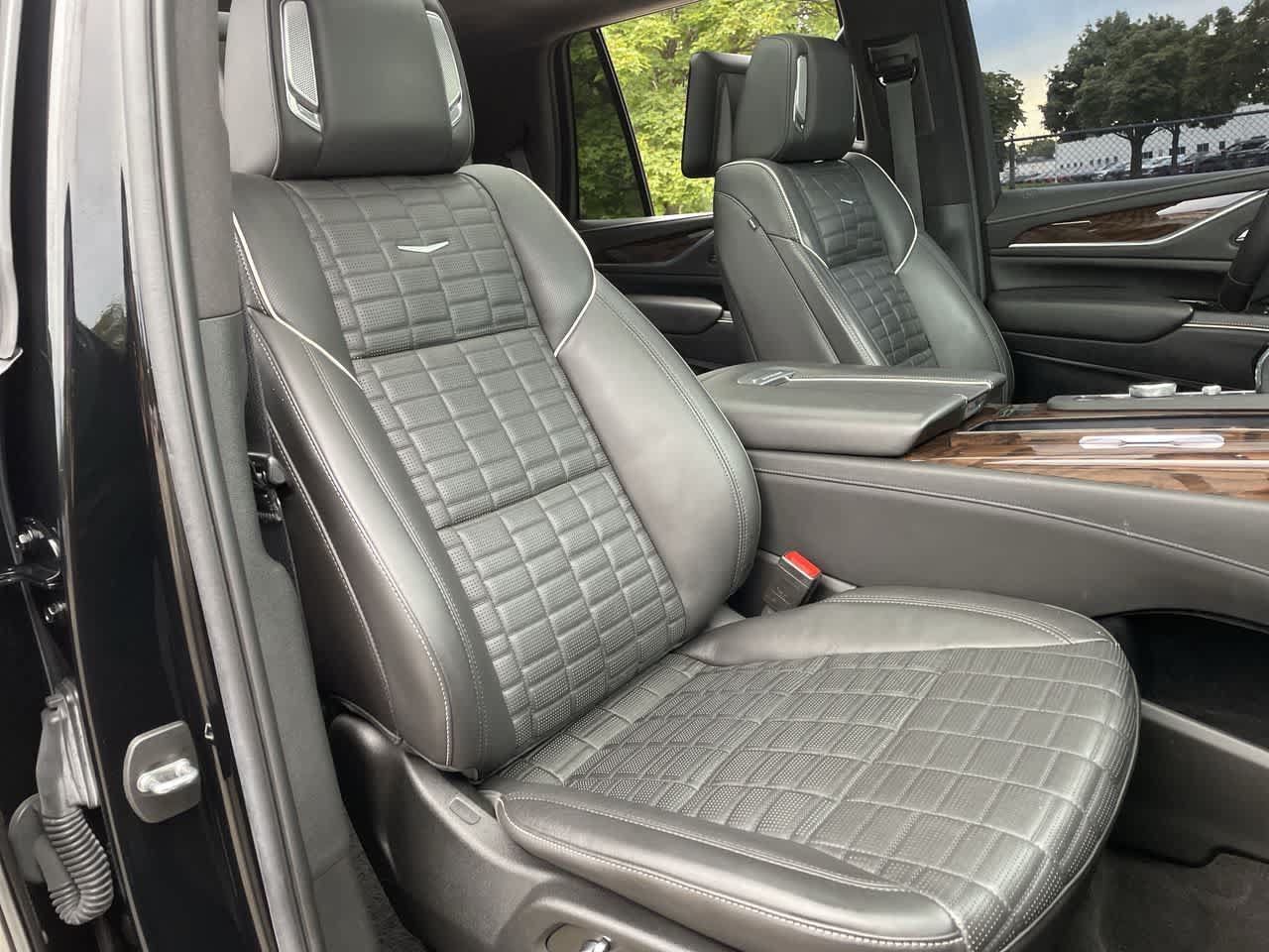 Certified 2022 Cadillac Escalade Sport Platinum w/ LPO, ONYX Package AWD/4WD image 14
