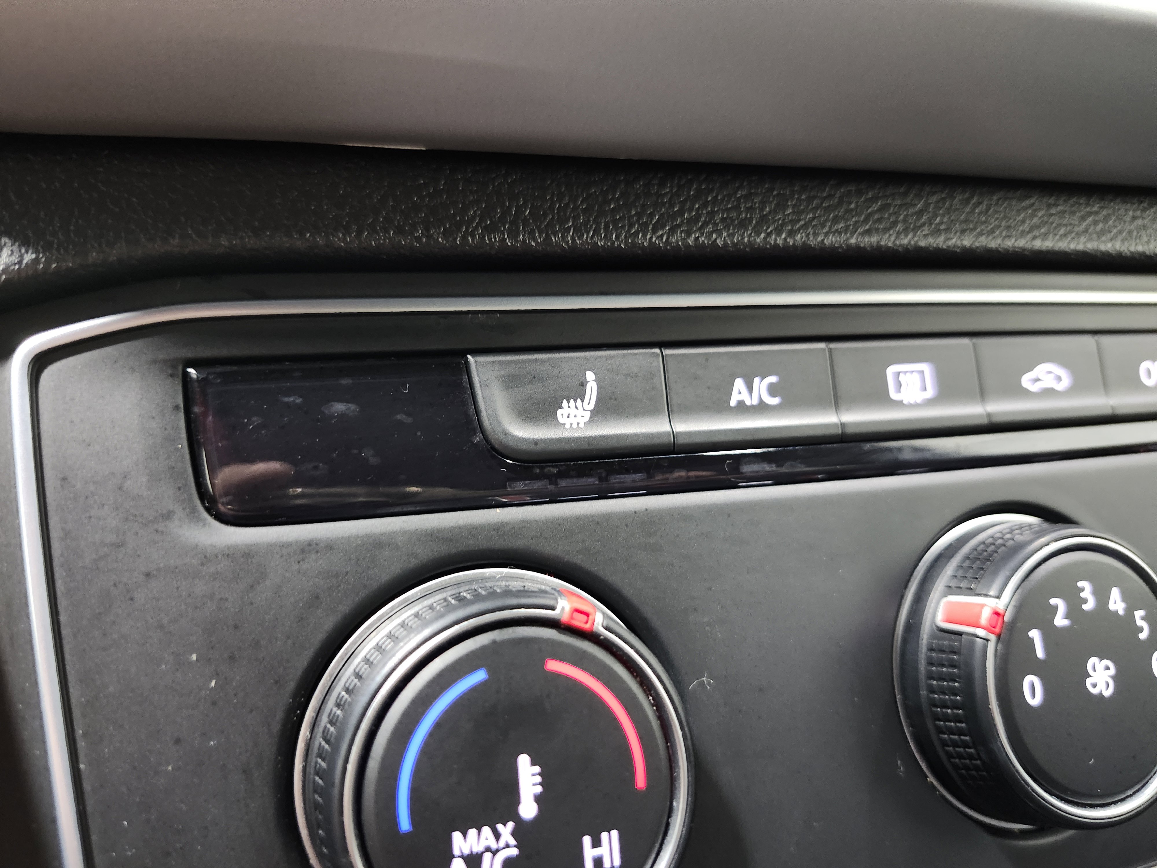 Used 2022 Volkswagen Atlas Cross Sport SE image 7