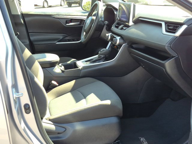 Used 2025 Toyota RAV4 XLE FWD image 22