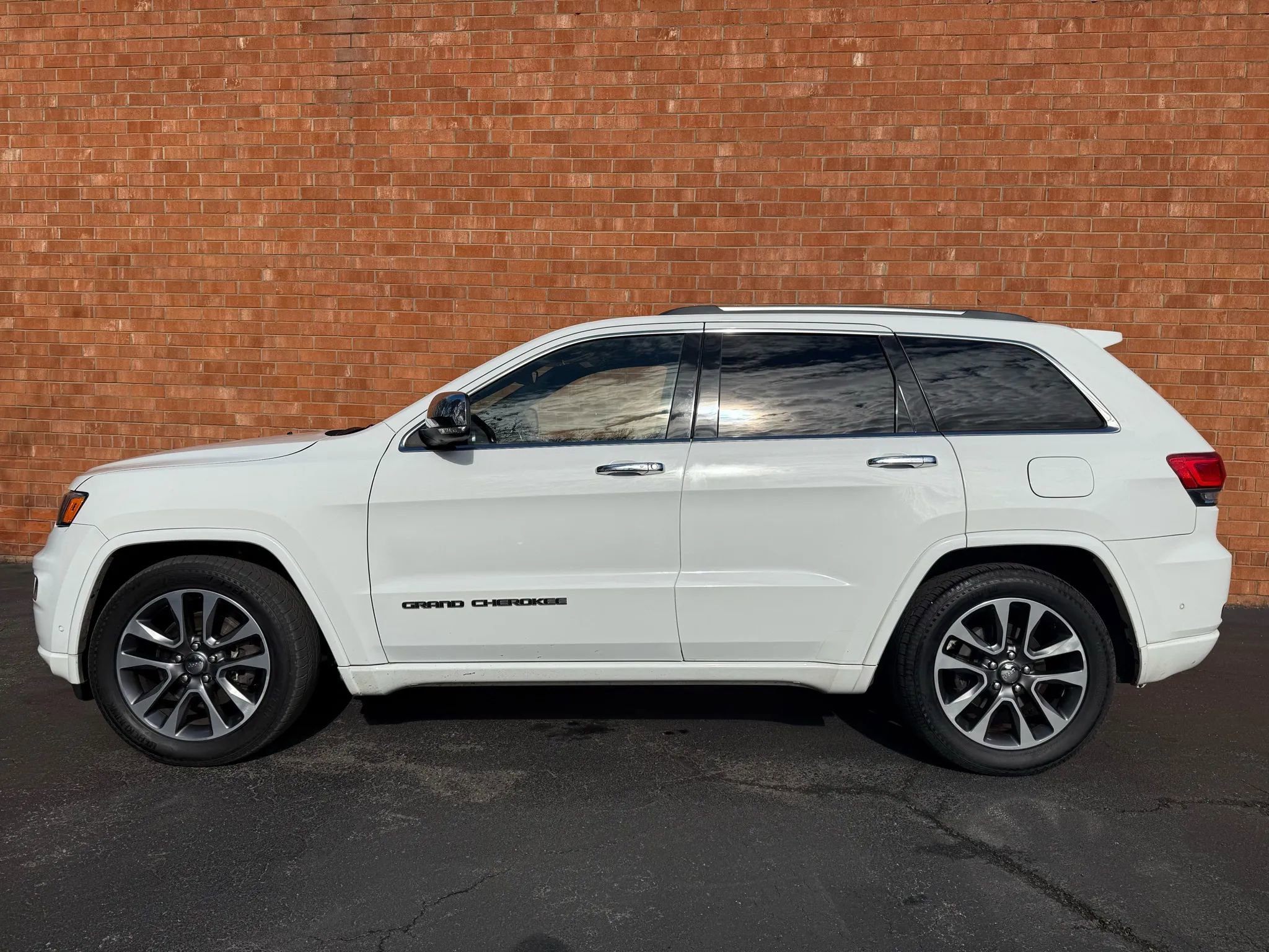 Used 2018 Jeep Grand Cherokee Overland image 5