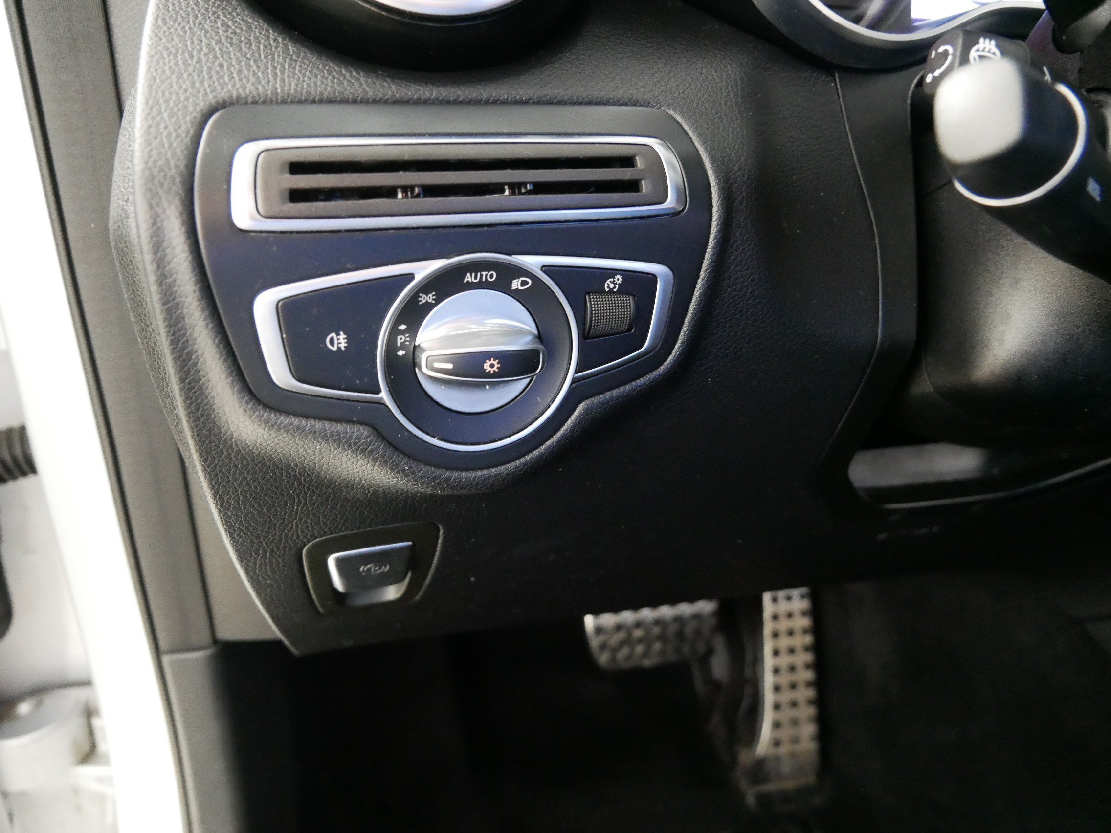 Used 2018 Mercedes-Benz GLC 300 4MATIC image 26