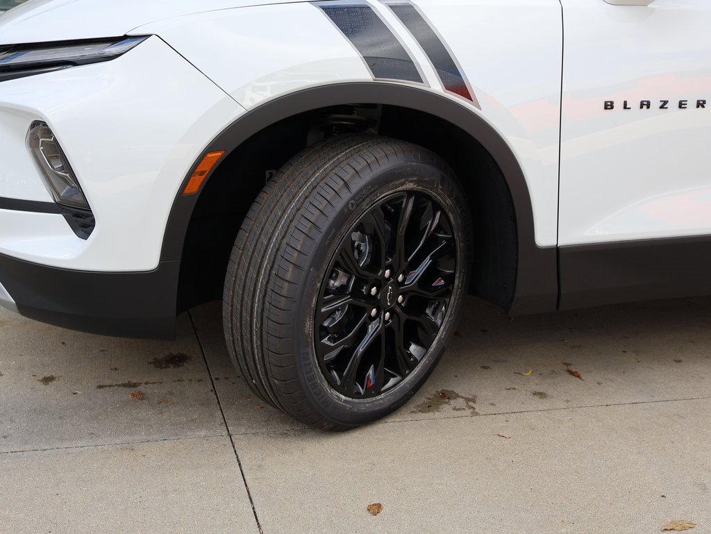 New 2025 Chevrolet Blazer LT w/ LPO, Black Sport Package image 35
