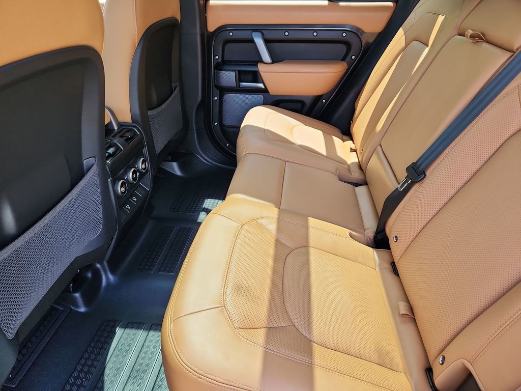 Used 2024 Land Rover Defender 110 V8 AWD/4WD image 5