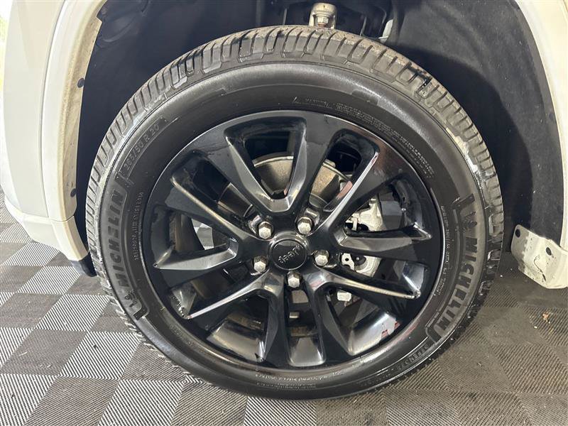 Used 2020 Jeep Grand Cherokee Altitude AWD/4WD image 32