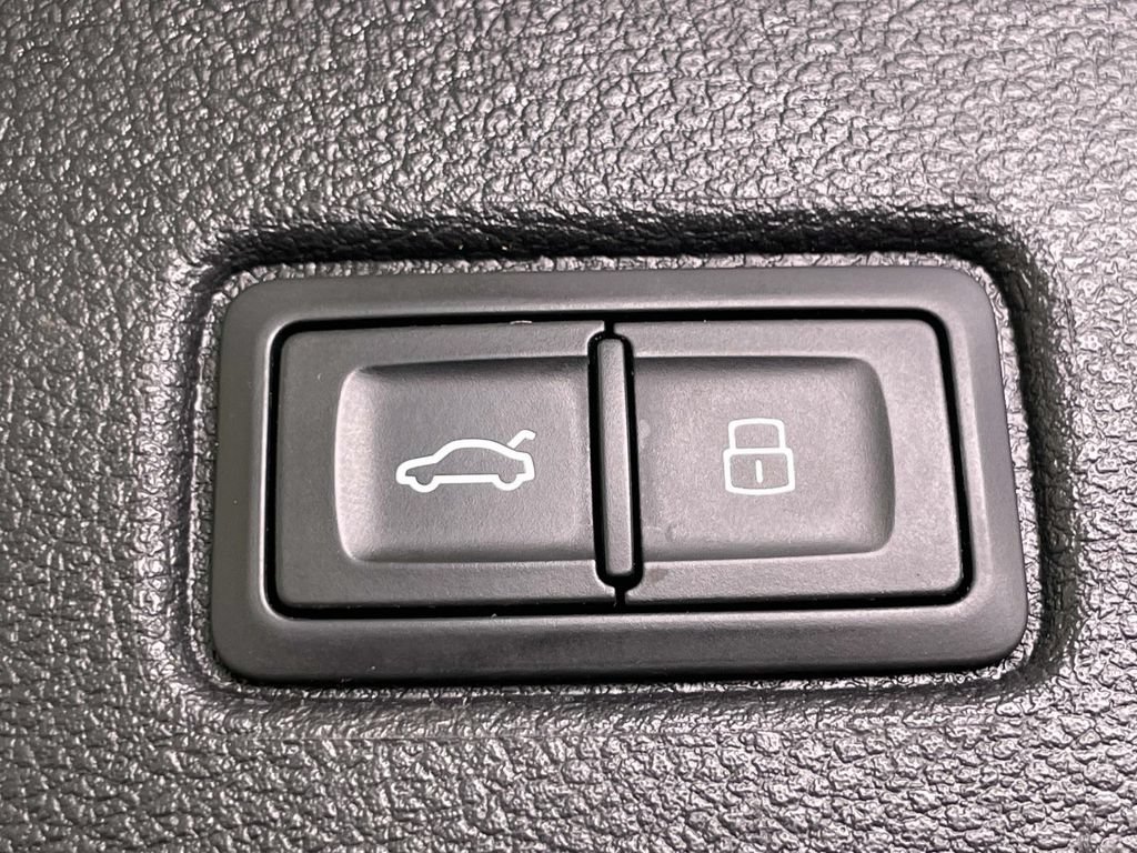 Used 2018 Audi Q7 3.0T Premium Plus AWD/4WD image 19