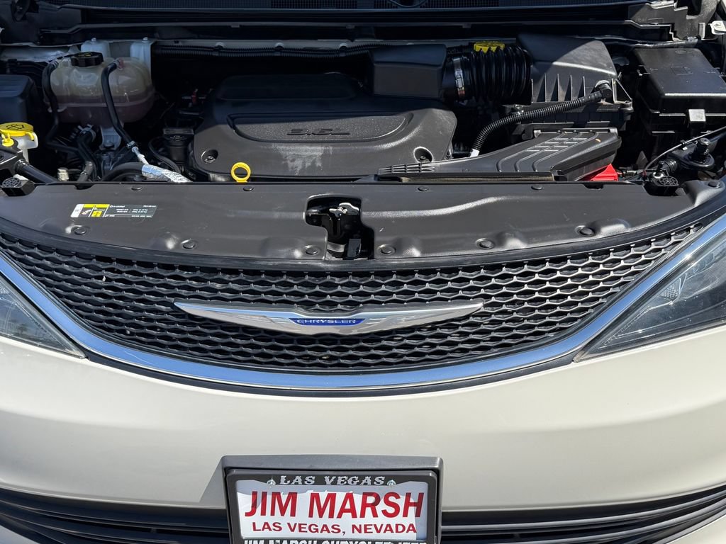 Used 2019 Chrysler Pacifica LX w/ Tire & Wheel Group FWD image 26