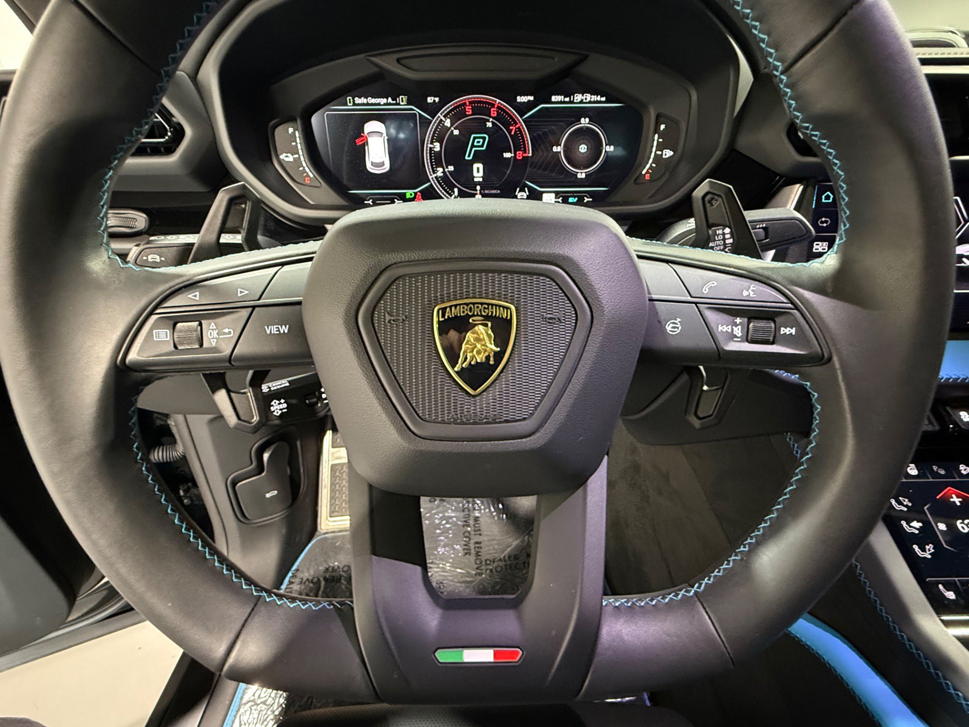 Used 2025 Lamborghini Urus SE AWD/4WD image 25