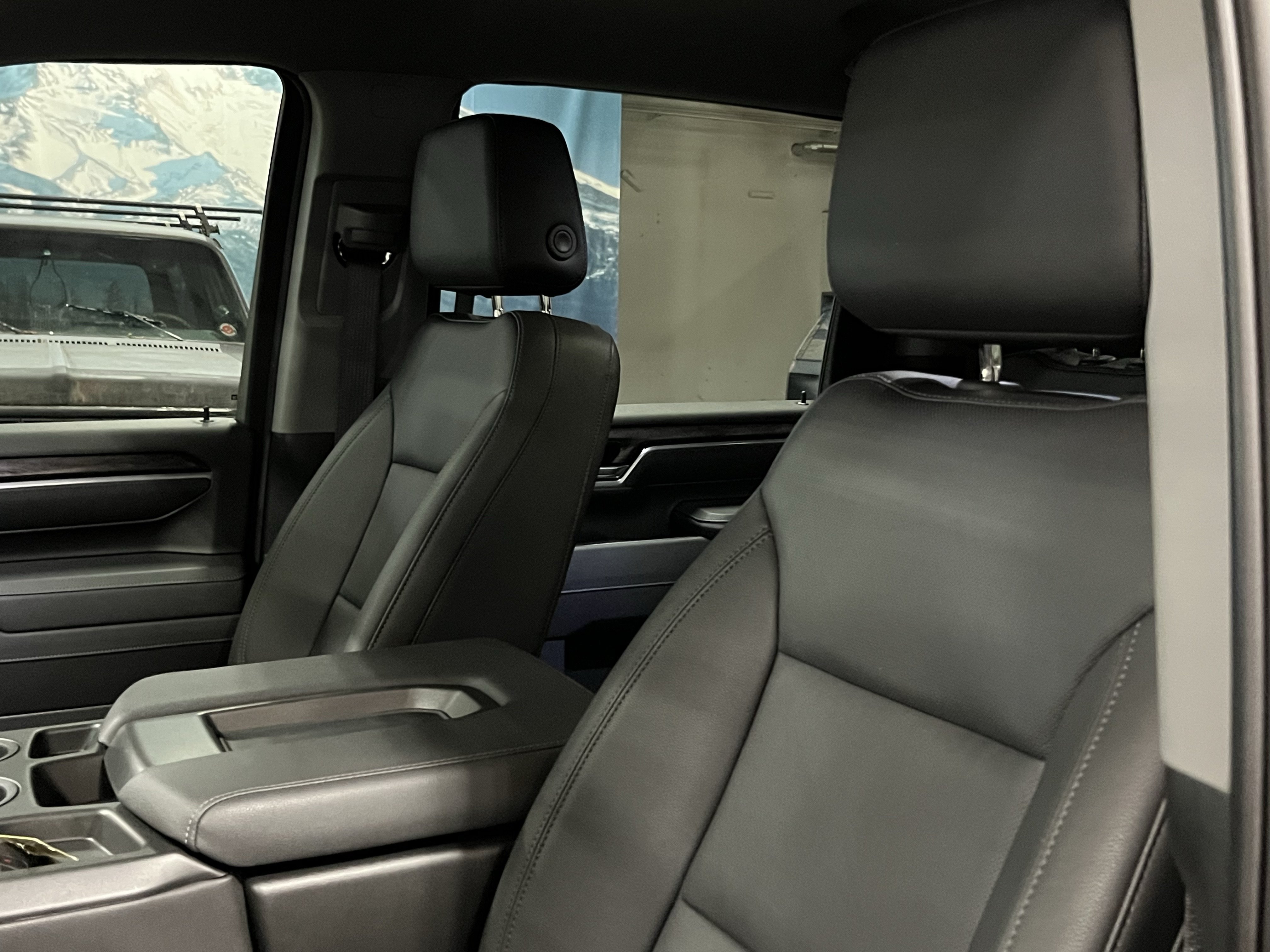 Used 2025 Chevrolet Silverado 3500 LTZ AWD/4WD image 31