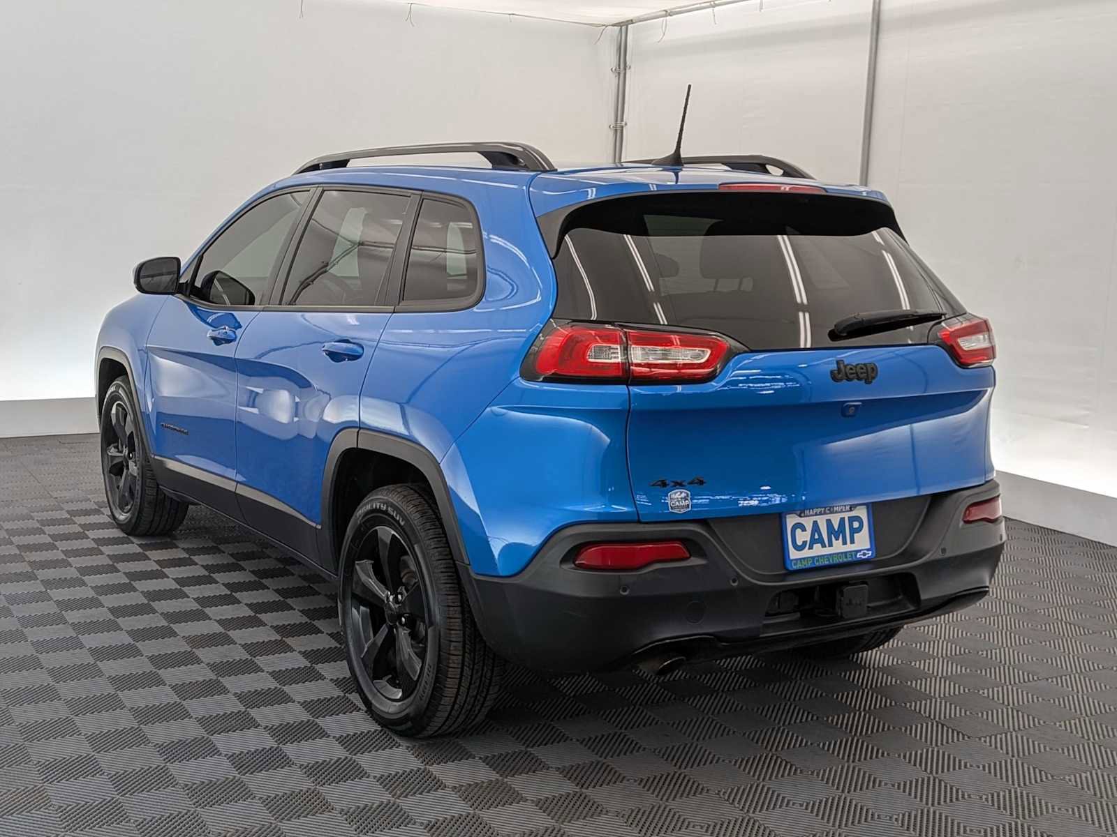 Used 2018 Jeep Cherokee Limited w/ Luxury Group image 4