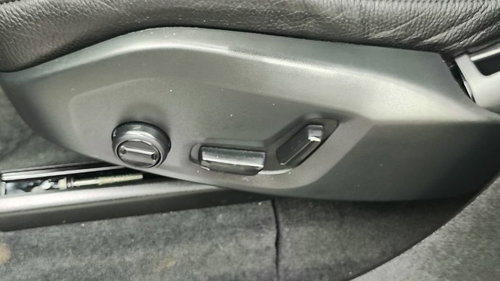 Certified 2023 Volvo XC90 B5 Plus w/ Protection Package Premier image 11