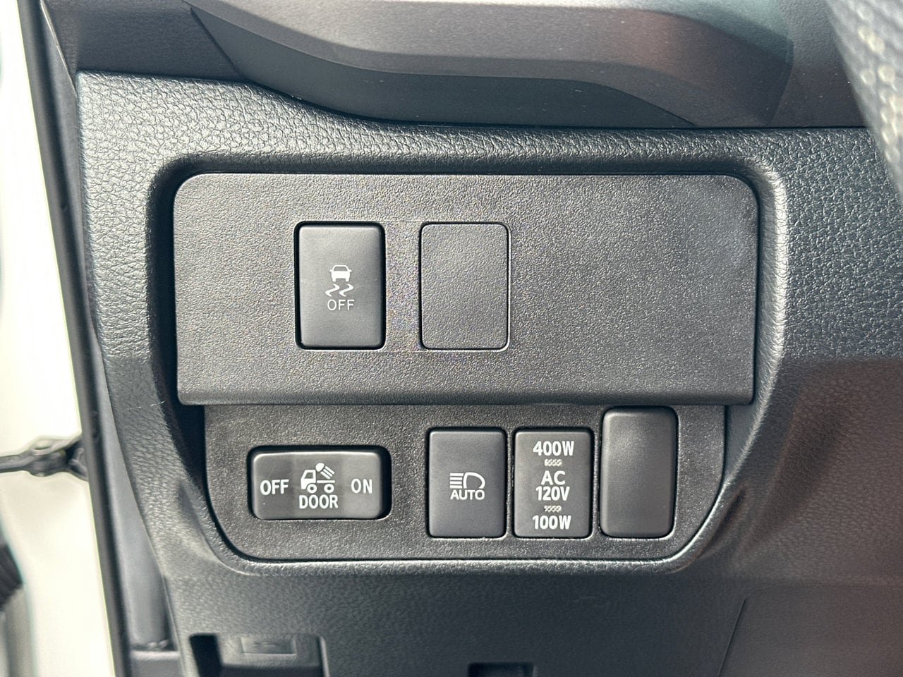 Used 2022 Toyota Tacoma TRD Off-Road w/ Technology Package AWD/4WD image 33
