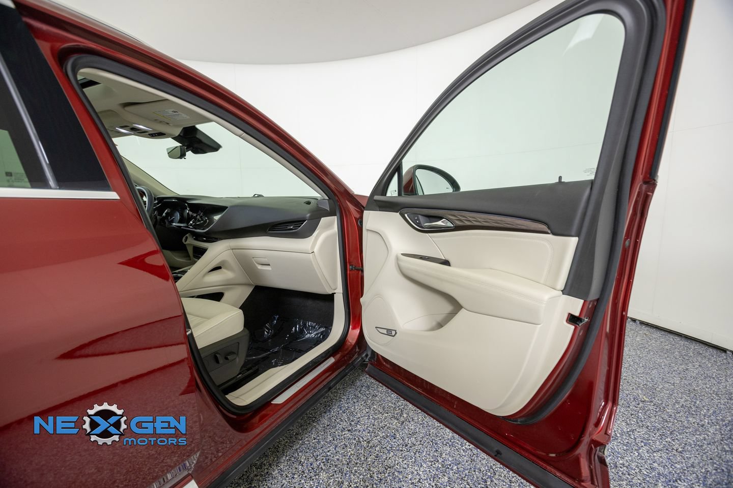 Used 2022 Buick Envision Avenir w/ Technology Package II FWD image 42